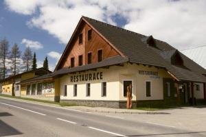 Restaurace Ostružná Skiland Pohled z Cesty